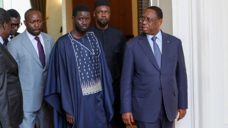 Au Sénégal, le président Macky Sall reçoit Bassirou Diomaye Faye et Ousmane Sonko