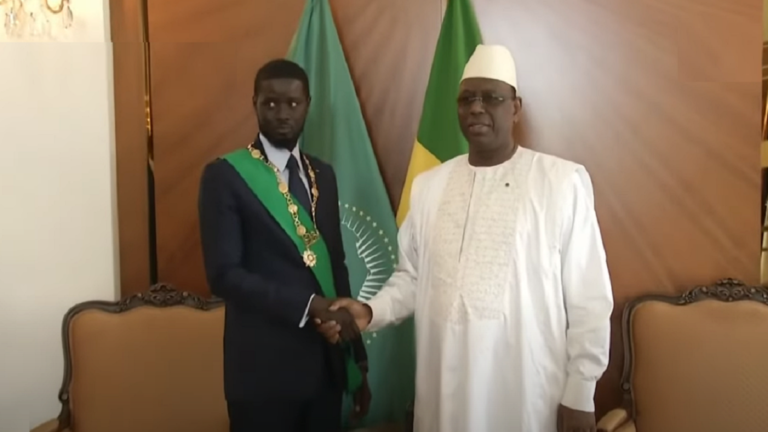 Arrivée du cortège du Président Bassirou Diomaye Diakhar Faye au Palais de la République